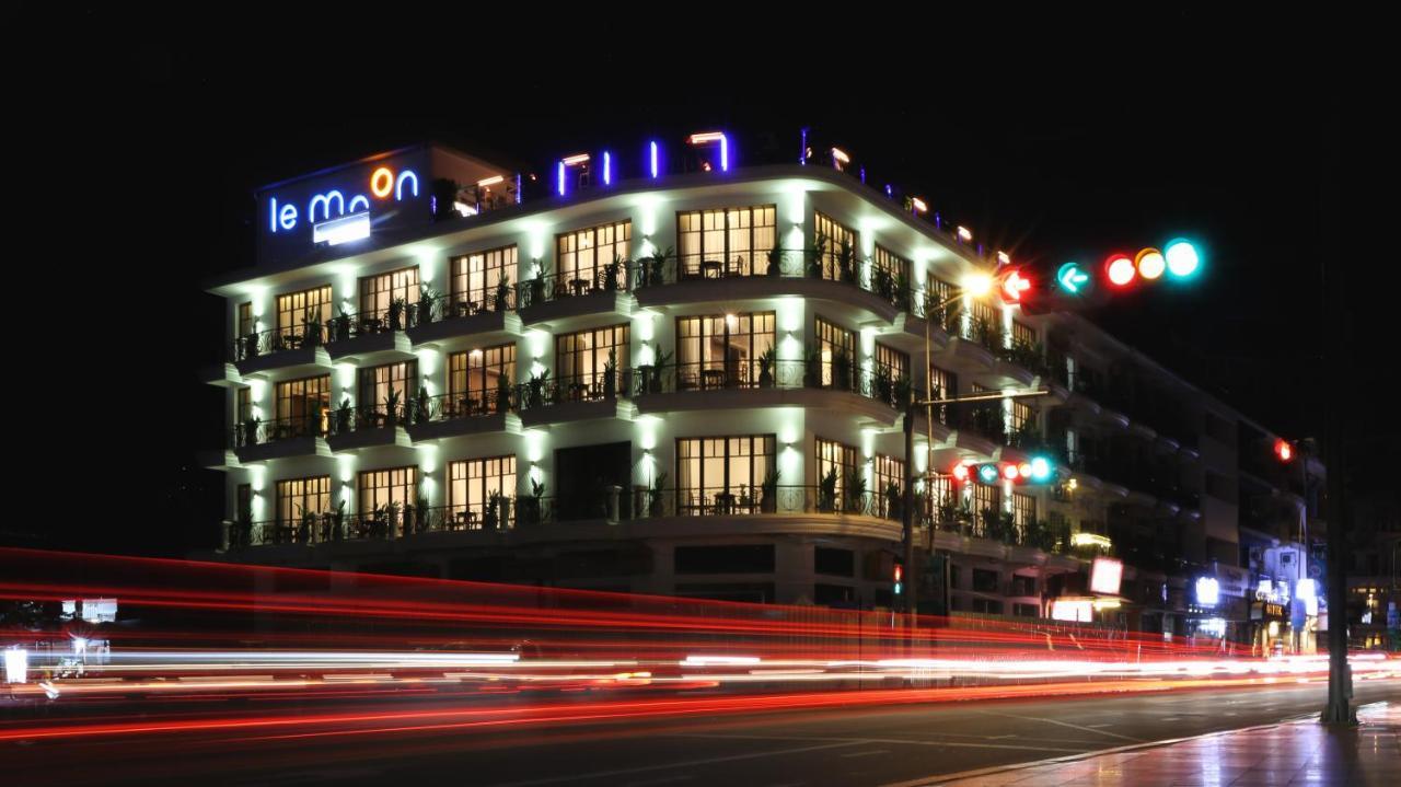 Amanjaya Pancam Suites Hotel Phnom Penh Exterior photo